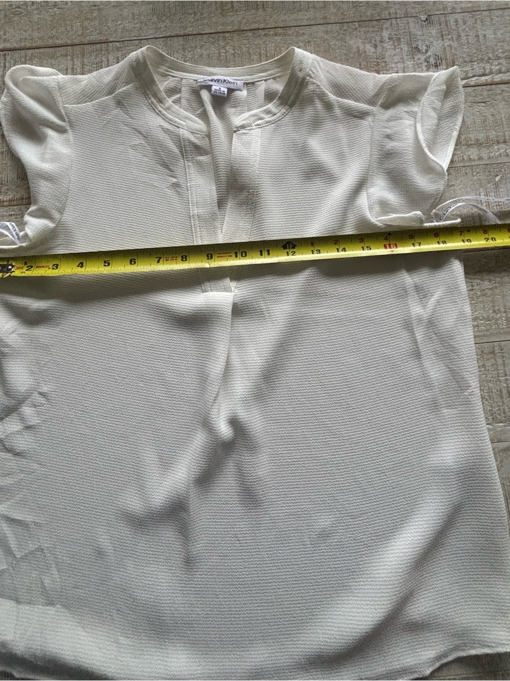 Calvin Klein Ivory/white Flutter-Sleeve Split-Neck Blouse - Picture 4 of 9